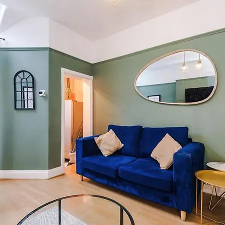 Beautiful 4bd Home, Sleeps 8, Parking, Manchester, Perfect For Groups 公寓