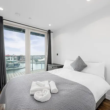 Lägenhet Waterfront Panorama - 2br + Balcony, Near Stadium *