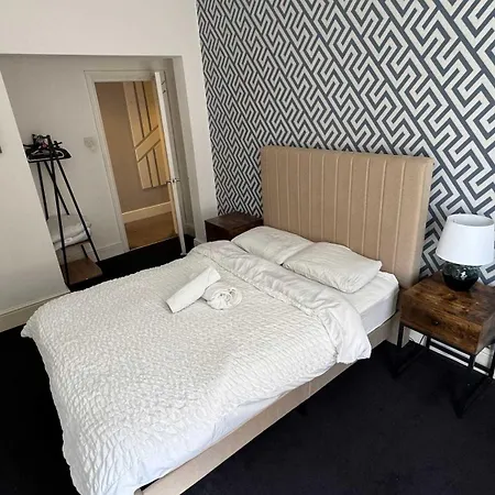 Charming 2-bed In M16 Apartment Manchester