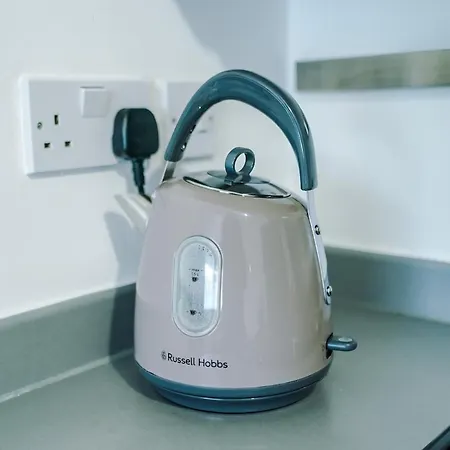 Stylish 2 Bedroom, 2 Bathroom With Free Parking