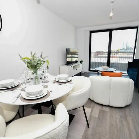 Modern 2 Bedroom In W Balcony Апартаменты