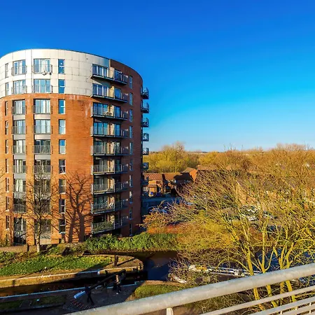 Stylish Mcr 1br Etihad Coop Live Parking Apartman