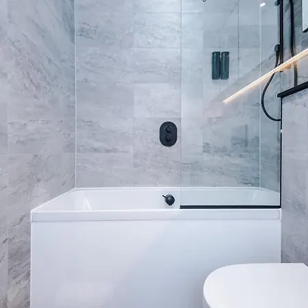 Stylish 1br Near Centre Salford Lägenhet *