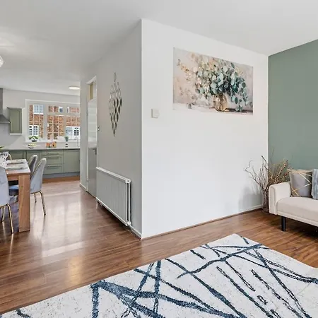 Apartman Modern 4 Bedroom House For 9 Guests With Free Parking By The Cosy Corner Nationwide