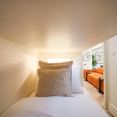 Apartman Riff At The Heim Manchester