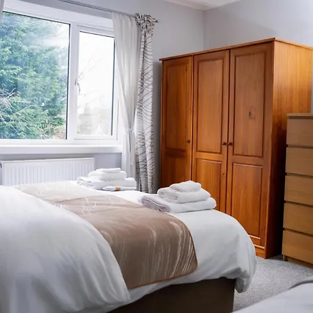 Apartman Modern & Spacious 4-bedroom In Crumpsall *