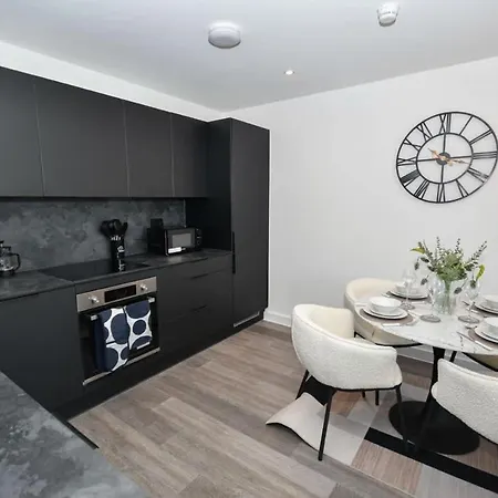 Modern 2 Bedroom In W Balcony