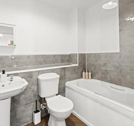 公寓 Arosa Escape- Modern2 Bed Suite,sleeps 5,free Parking,ps4,kingbed,wifi,near Christies 曼彻斯特