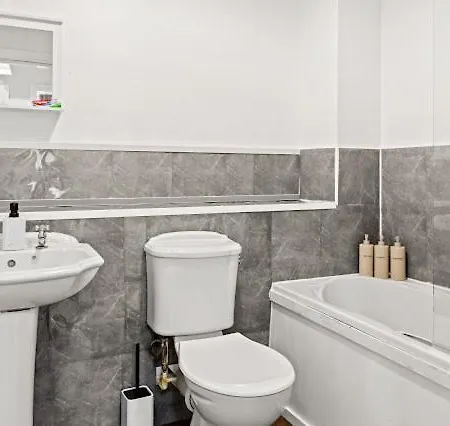 Arosa Escape- Modern2 Bed Suite,sleeps 5,free Parking,ps4,kingbed,wifi,near Christies