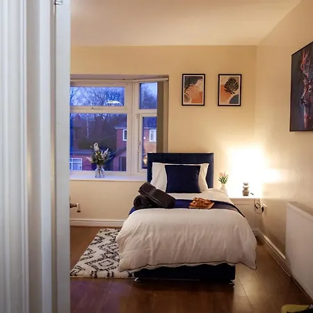 Near Uni And Hospital - Long - Fast Wi-fi - 15 Mins To *