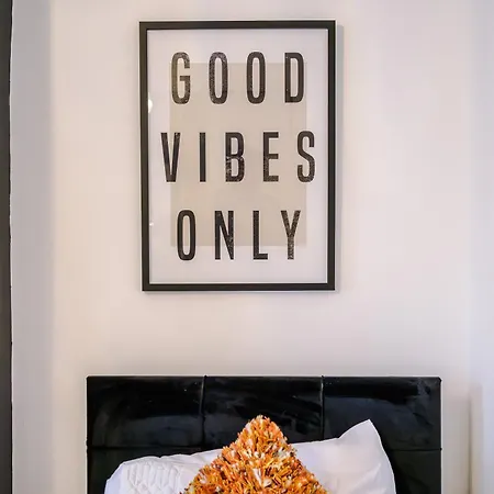 Beautiful 4bd Home, Sleeps 8, Parking, Manchester, Perfect For Groups דירה *