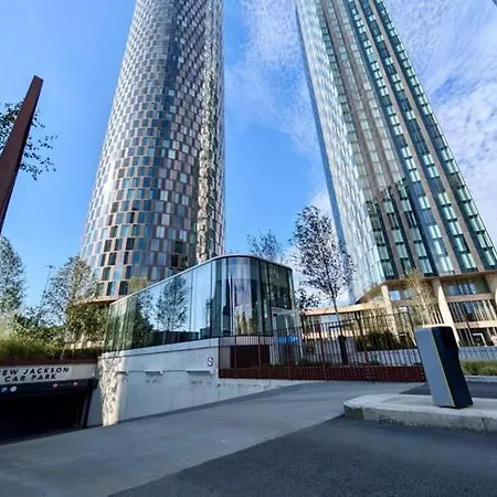 High Rise In Centre With Stunning Views 公寓 *