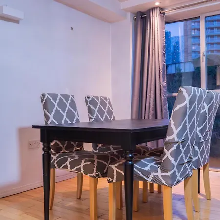Lejlighed Whole Two Bed, One Bedroom With Riverside View - Secure Parking - Close To Centre And Old Trafford