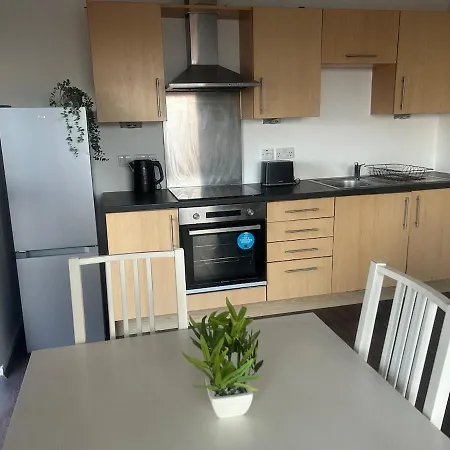 Comfortable 2-bedroom Flat Close Etihad And Coop Live Appartement