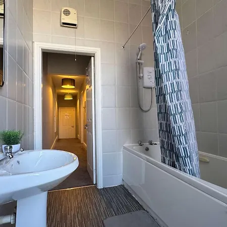 Apartment Charming 2-bed In M16 *
