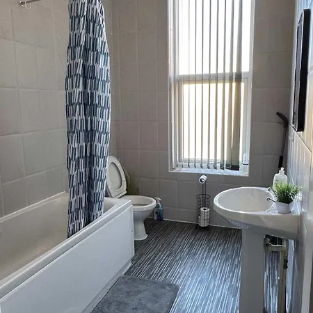Apartment Charming 2-bed In M16