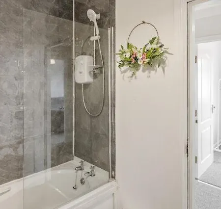 Arosa Escape- Modern2 Bed Suite,sleeps 5,free Parking,ps4,kingbed,wifi,near Christies * 曼彻斯特
