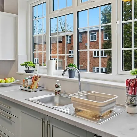 Modern 4 Bedroom House For 9 Guests With Free Parking By The Cosy Corner Nationwide Apartman Manchester