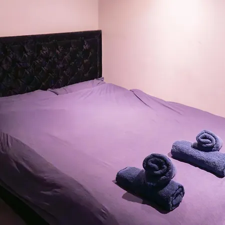 Whole Two Bed, One Bedroom With Riverside View - Secure Parking - Close To Centre And Old Trafford Lejlighed