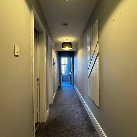 Apartment Charming 2-bed In M16