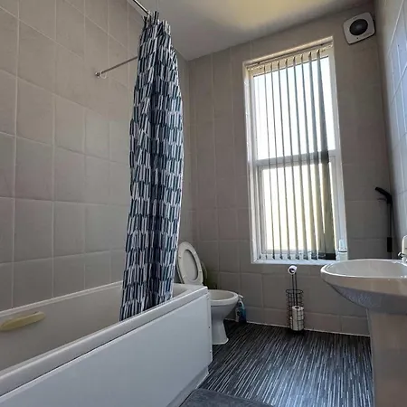 Apartment Charming 2-bed In M16 *