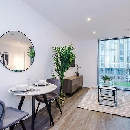 Lägenhet Stylish 1br Near Centre Salford