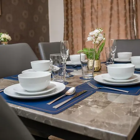 Apartman Modern & Spacious 4-bedroom In Crumpsall