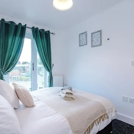 Διαμέρισμα Salford 4 Bed House - Free Parking - Sleeps 7