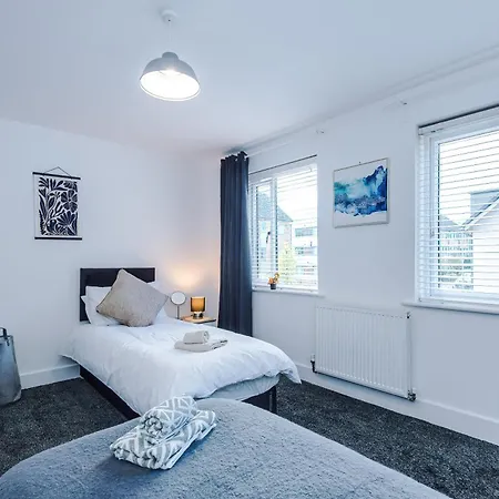 Salford 4 Bed House - Free Parking - Sleeps 7 Διαμέρισμα *