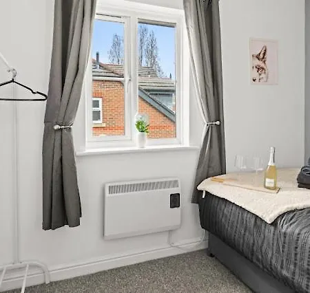 Arosa Escape- Modern2 Bed Suite,sleeps 5,free Parking,ps4,kingbed,wifi,near Christies 曼彻斯特