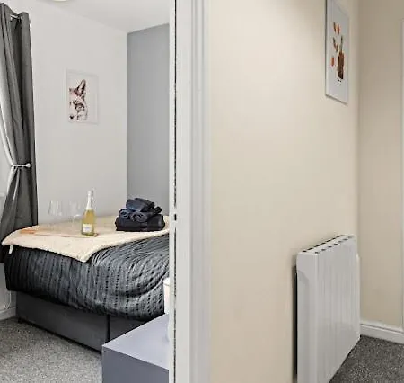 Arosa Escape- Modern2 Bed Suite,sleeps 5,free Parking,ps4,kingbed,wifi,near Christies 公寓
