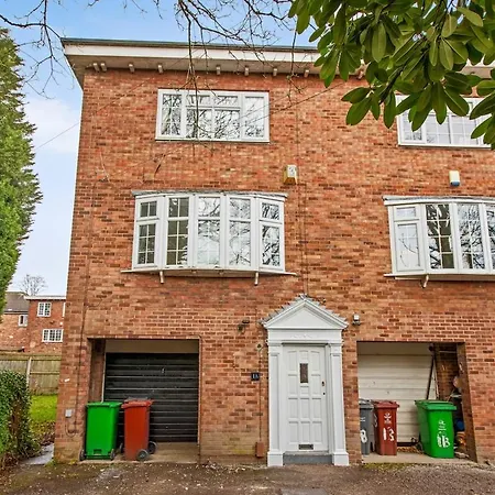 Modern 4 Bedroom House For 9 Guests With Free Parking By The Cosy Corner Nationwide Apartman