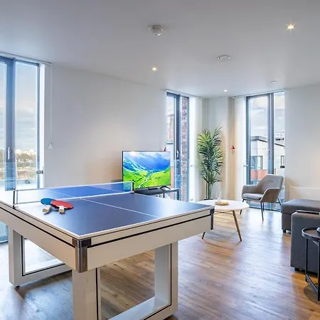Centre Apartment, Pool Table *