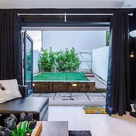 Salford 4 Bed House - Free Parking - Sleeps 7 * Μάντσεστερ