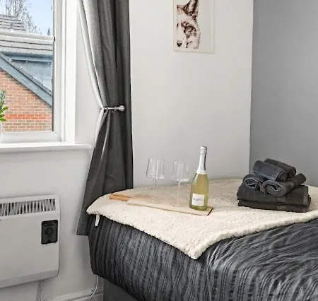 Arosa Escape- Modern2 Bed Suite,sleeps 5,free Parking,ps4,kingbed,wifi,near Christies * 曼彻斯特