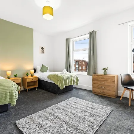 Appartement Comfortable 4 Bed - Free Parking & Fast Wifi *