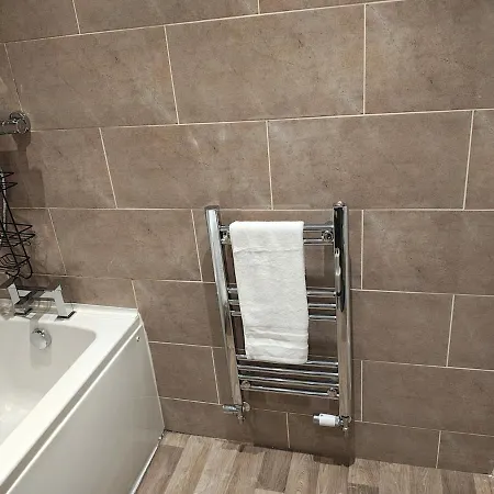 Deluxe 4-bed Near Etihad Stadium & C0-0p Arena, Sleeps 9 아파트 맨체스터