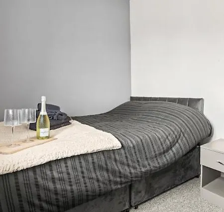 Arosa Escape- Modern2 Bed Suite,sleeps 5,free Parking,ps4,kingbed,wifi,near Christies 曼彻斯特