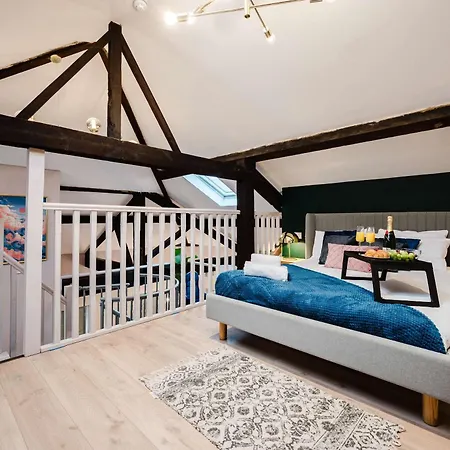 Spacious Location For Families Walk To *