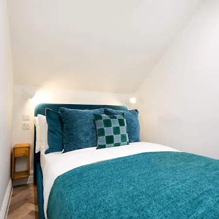 Apartman Riff At The Heim Manchester