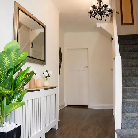 Apartman Modern & Spacious 4-bedroom In Crumpsall