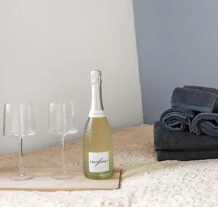 Arosa Escape- Modern2 Bed Suite,sleeps 5,free Parking,ps4,kingbed,wifi,near Christies 公寓 曼彻斯特