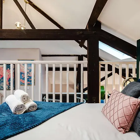 شقة Spacious Location For Families Walk To *