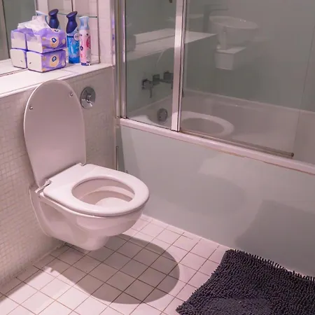 Lejlighed Whole Two Bed, One Bedroom With Riverside View - Secure Parking - Close To Centre And Old Trafford Manchester