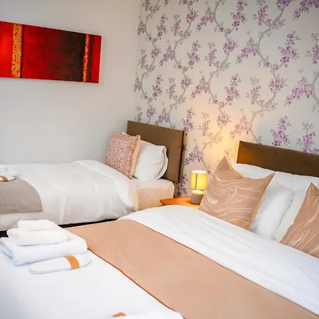 Modern & Spacious 4-bedroom In Crumpsall Manchester
