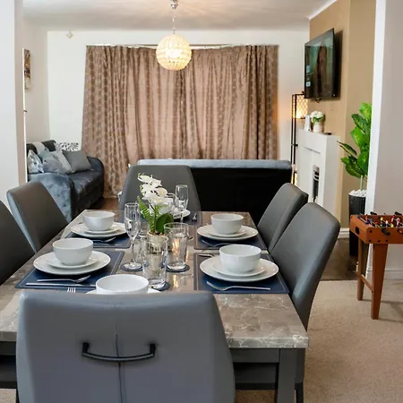 Apartman Modern & Spacious 4-bedroom In Crumpsall