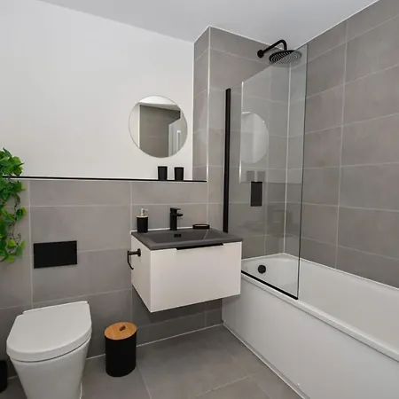 Modern 2 Bedroom In W Balcony Апартаменты Манчестер
