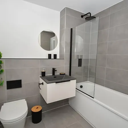 Modern 2 Bedroom In W Balcony *