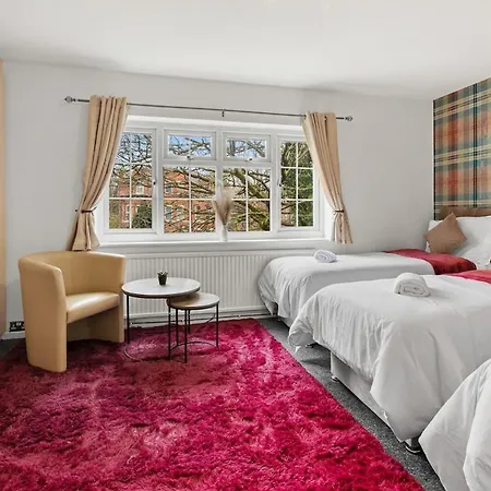 Modern 4 Bedroom House For 9 Guests With Free Parking By The Cosy Corner Nationwide Apartman *