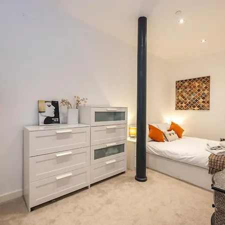 Stylish Mill With Sauna And Free Parking Μάντσεστερ